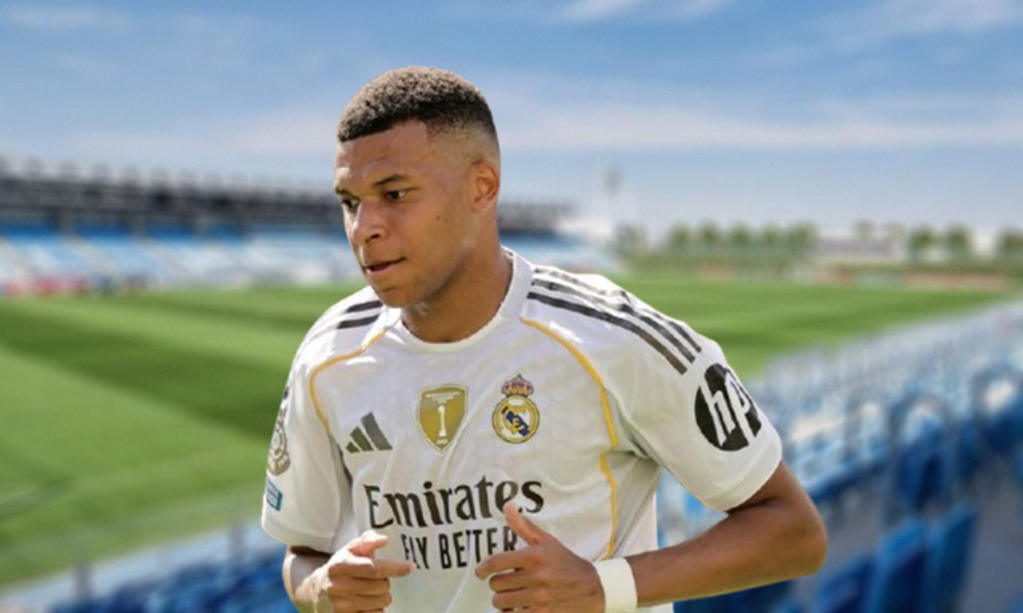 Kylian Mbappé y un campo de Valdebebas.  Kylian Mbappé y un campo de Valdebebas.