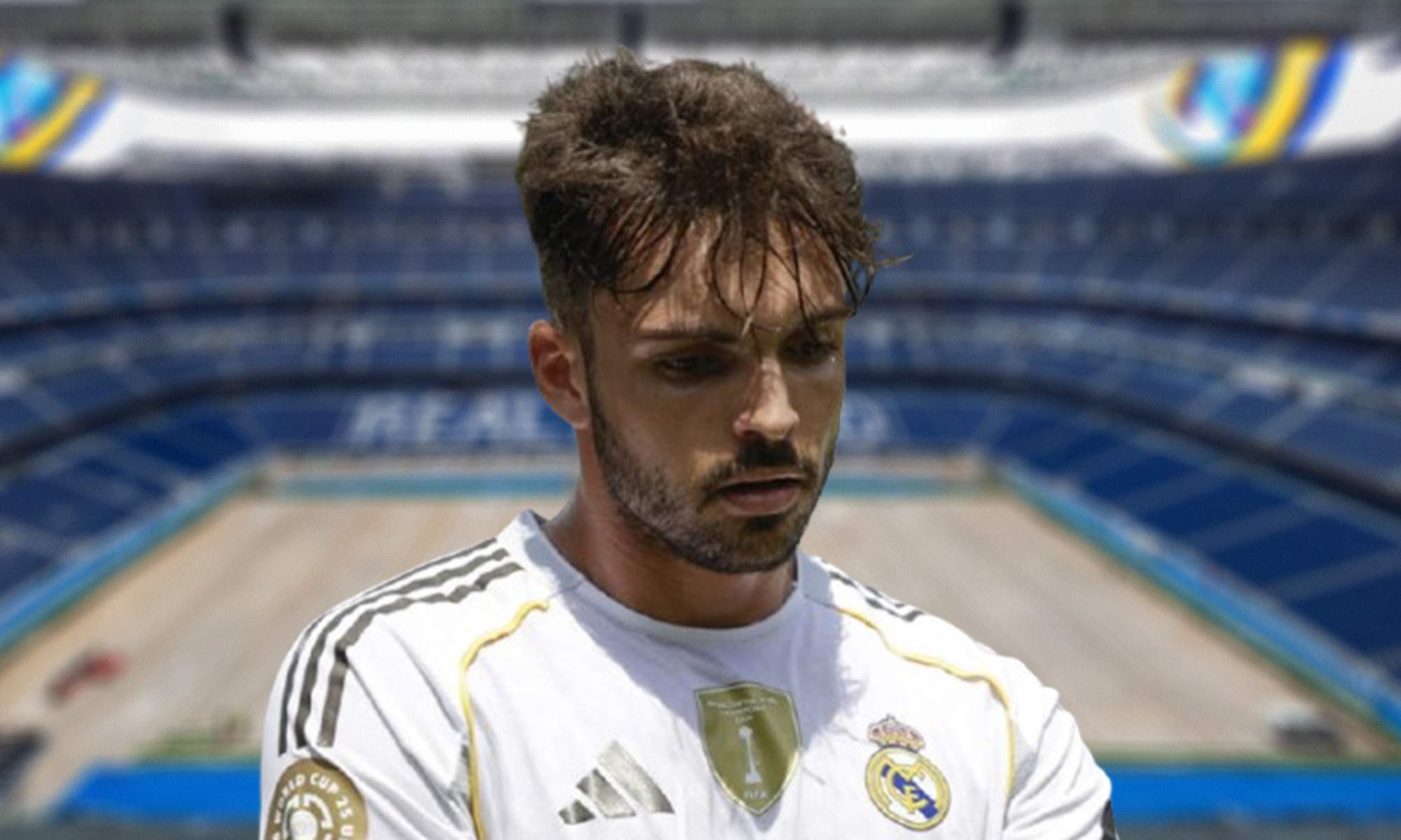 Raúl Asencio y el Santiago Bernabéu con el césped recogido.