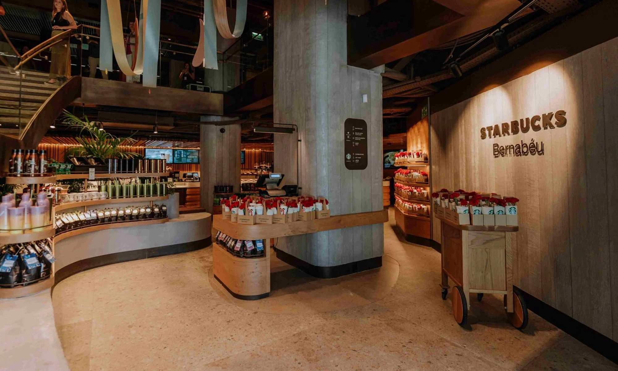 El local de Starburcks Bernabéu por dentro.