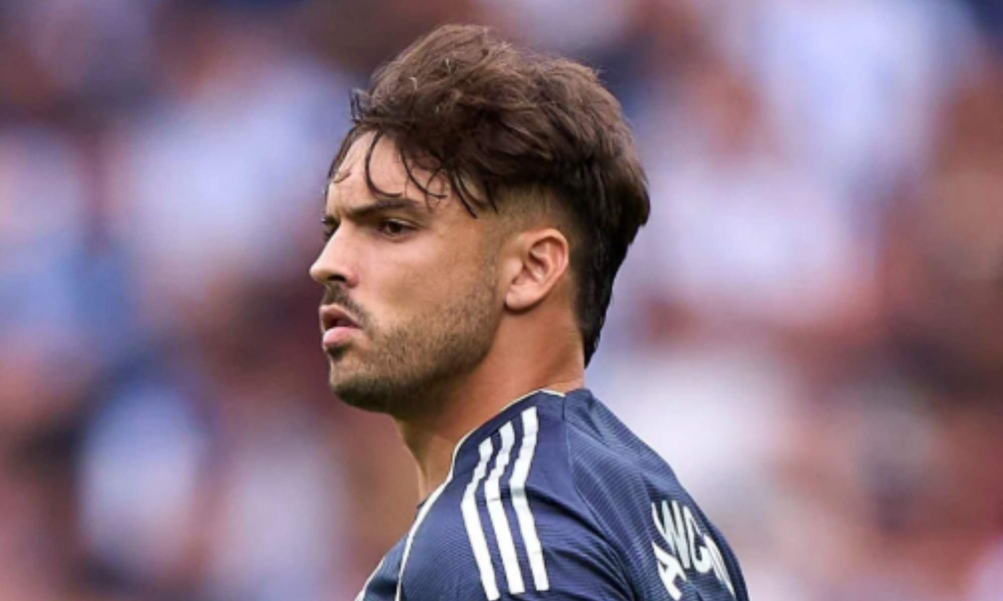 Raúl Asencio tuvo que soportar cánticos lamentables en Anoeta