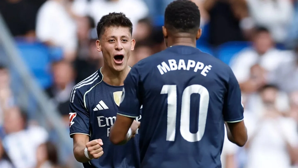 Mbappé y Arda Güler celebrando uno de los goles en San Sebastián