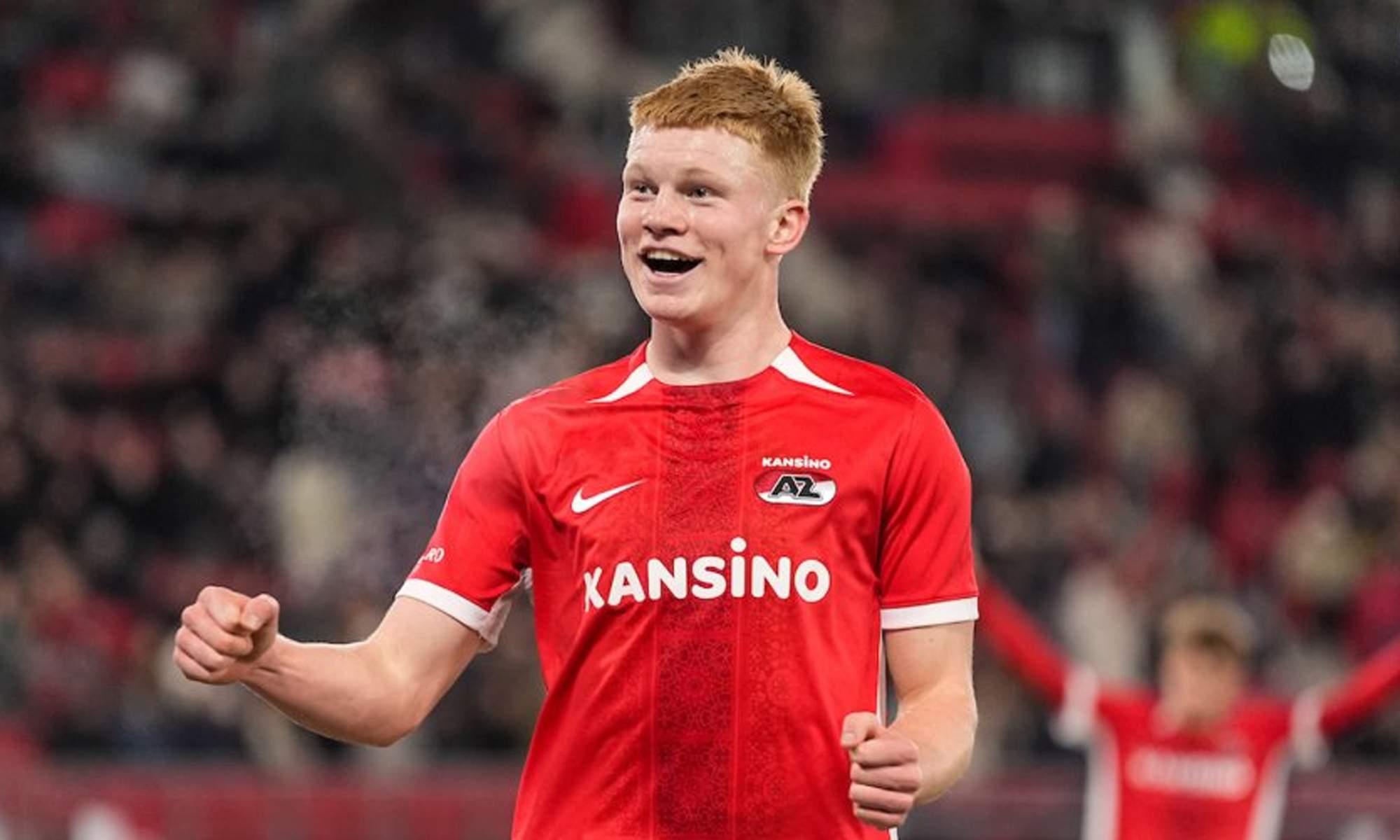 Kees Smit celebrando un gol contra el AZ Alkmaar.