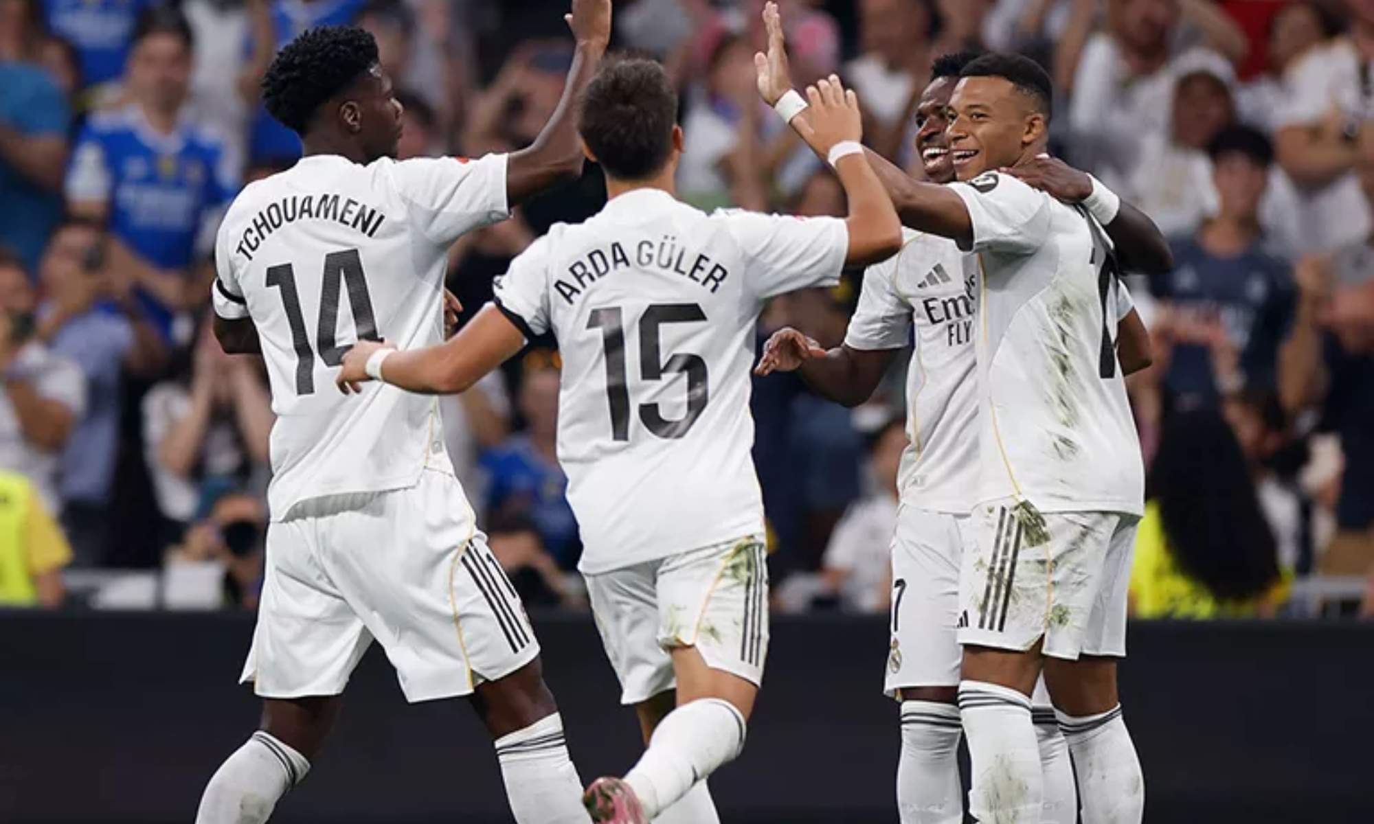 Varios futbolistas del Real Madrid, celebrando un gol durante un partido de esta temporada en el Santiago Bernabéu.