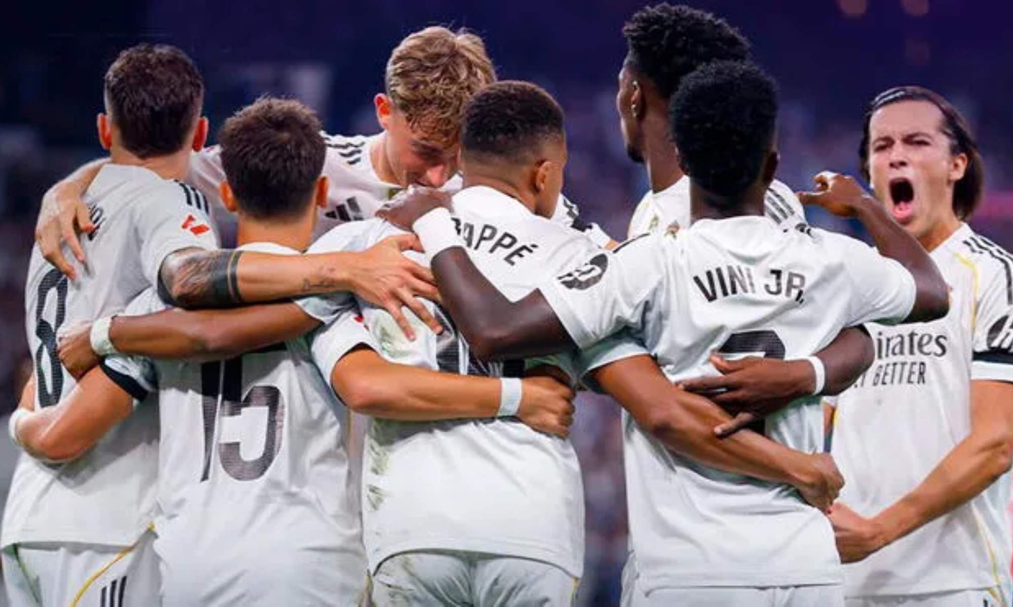 Los jugadores del Real Madrid, celebrando un gol de Kylian Mbappé, en el centro de la imagen. Los jugadores del Real Madrid, celebrando un gol de Kylian Mbappé, en el centro de la imagen.