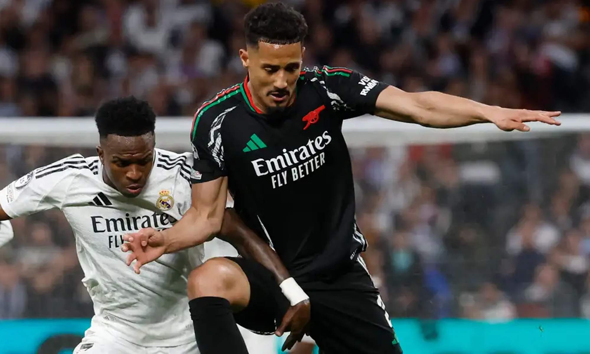 Vinícius Júnior y William Saliba disputando un balón en el Real Madrid - Arsenal de la pasada temporada. Vinícius Júnior y William Saliba disputando un balón en el Real Madrid - Arsenal de la pasada temporada.