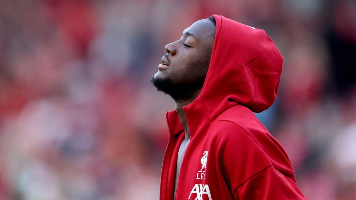 konate liverpool sudadera
