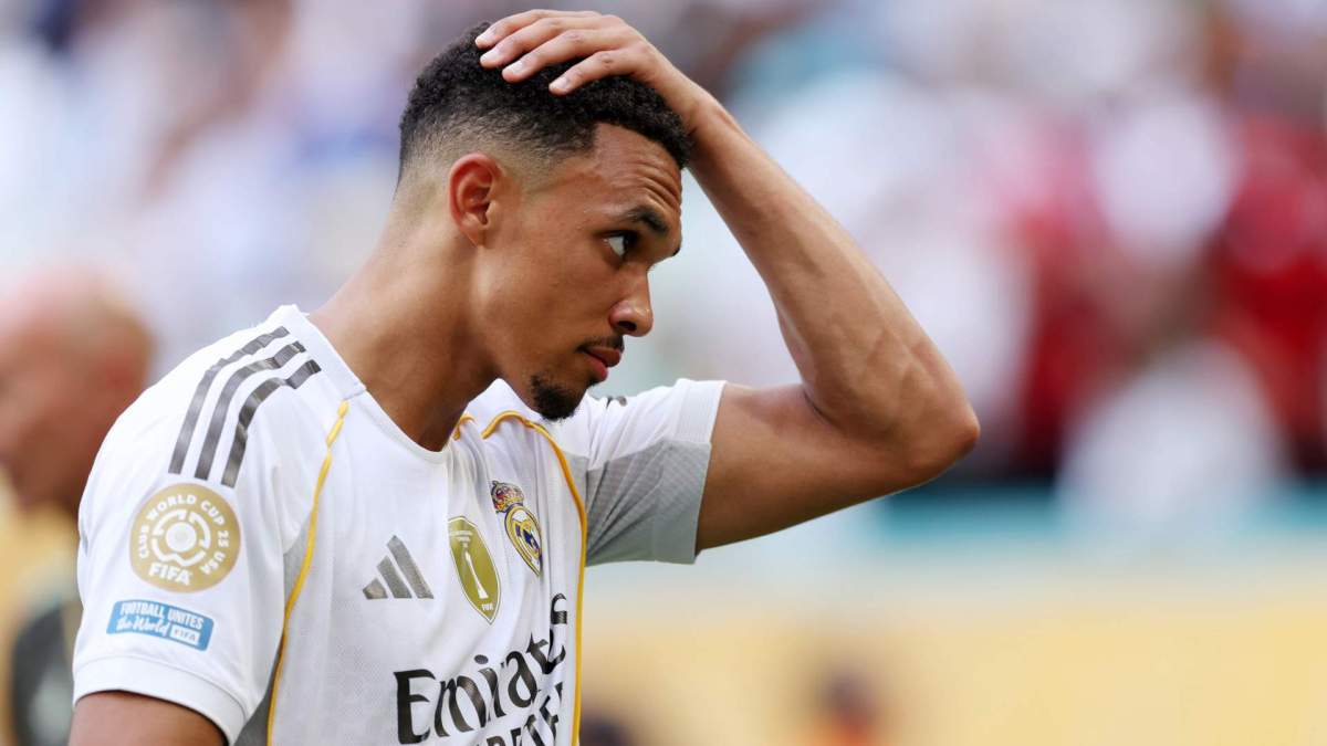 Trent Alexander-Arnold jugando un partido con el Real Madrid.