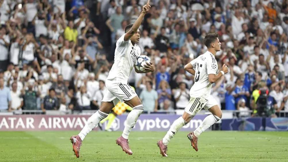 kylian mbappe balon manos