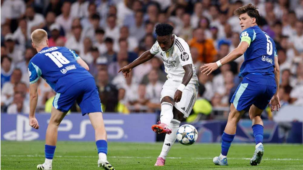 Vinícius dispara a puerta en el Real Madrid-Olympique de Marsella