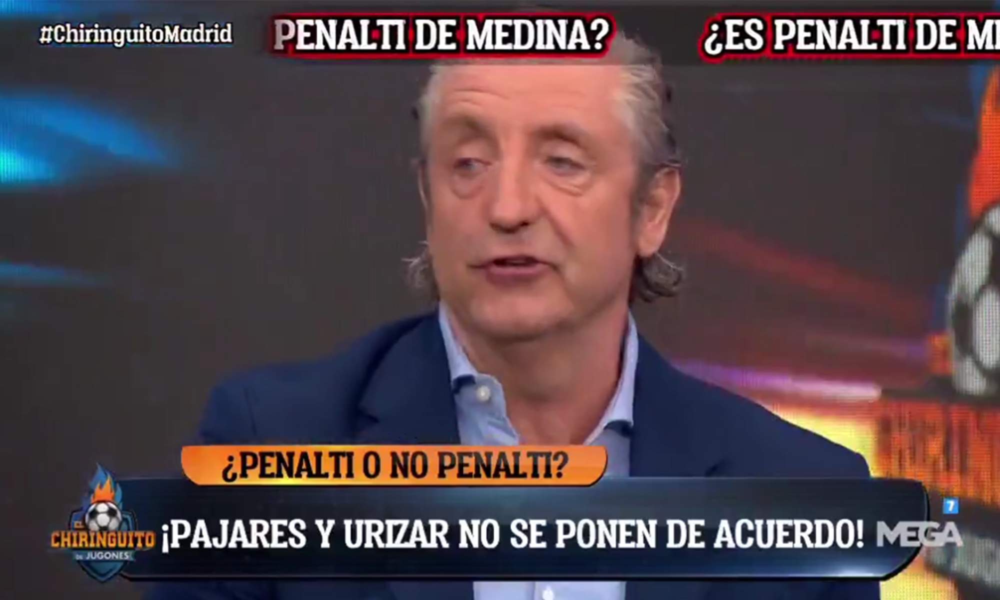 Josep Pedrerol dando una noticia en El Chiringuito.