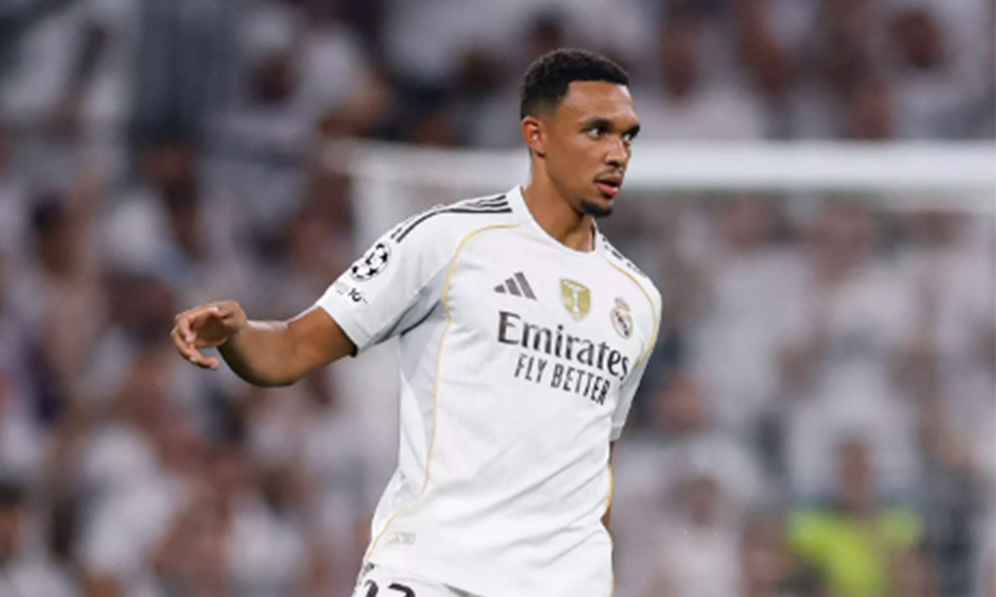 Trent Alexander-Arnold jugando un partido con el Real Madrid.