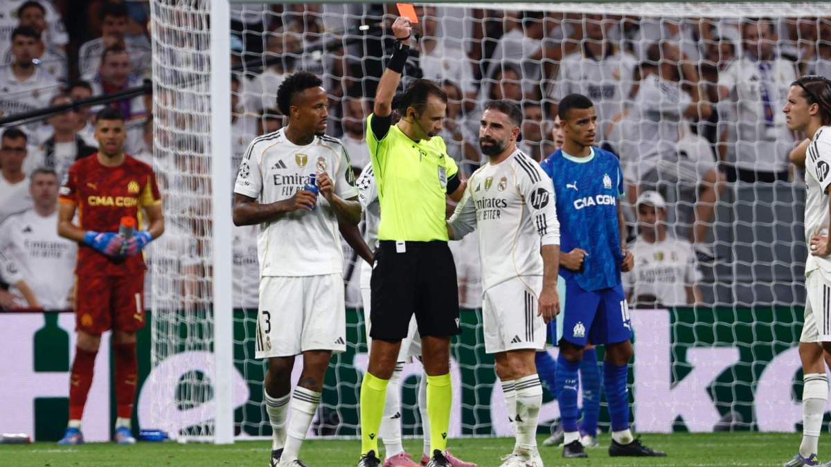 Dani Carvajal vio la cartulina roja en el tramo final del partido contra el Marsella.