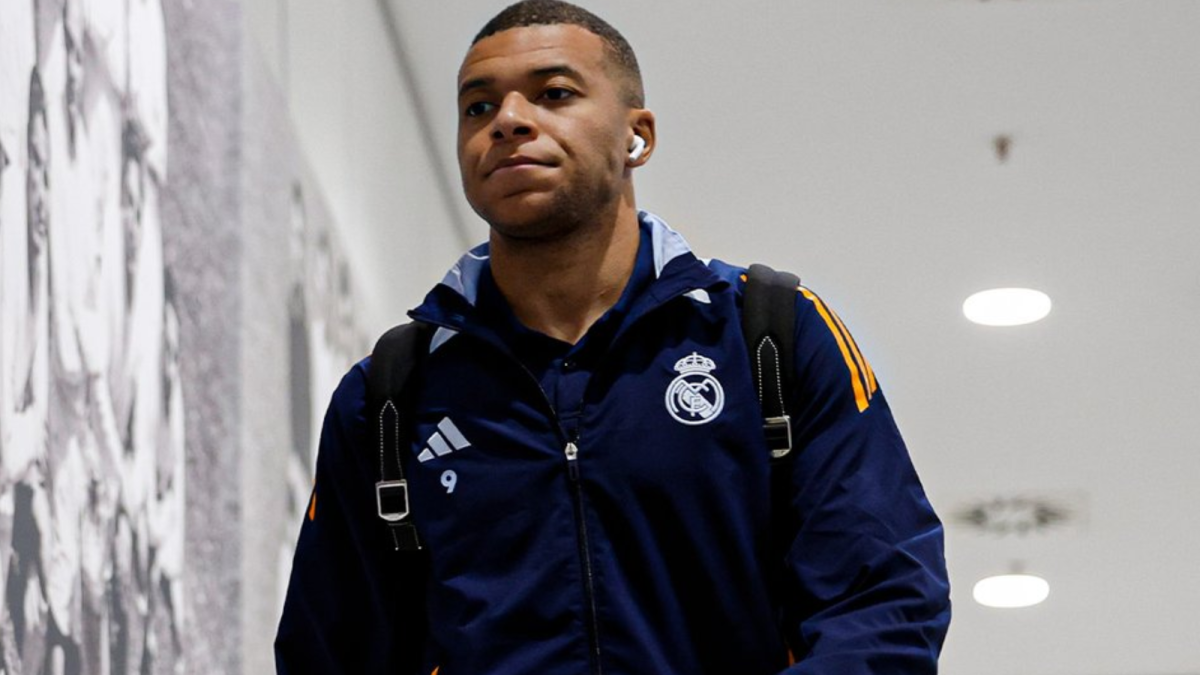 Mbappé centra la atención en la llegada del equipo al Bernabéu