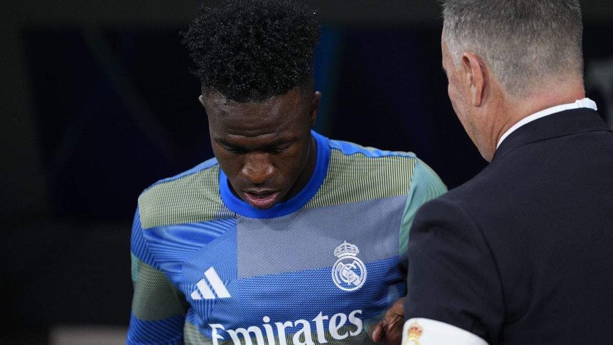 Vinicius en el banquillo de Oviedo Vinicius en el banquillo de Oviedo