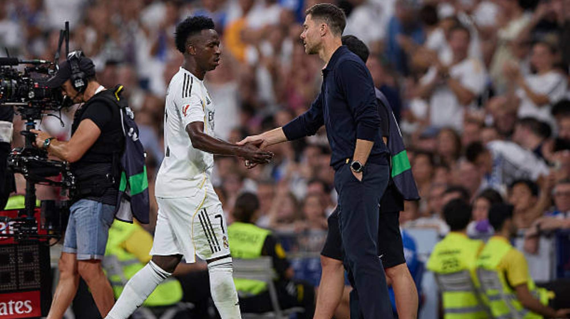Nuevo choque entre Xabi Alonso y Vinicius. 