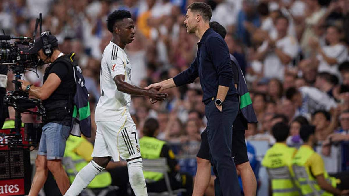 Nuevo choque entre Xabi Alonso y Vinicius. 