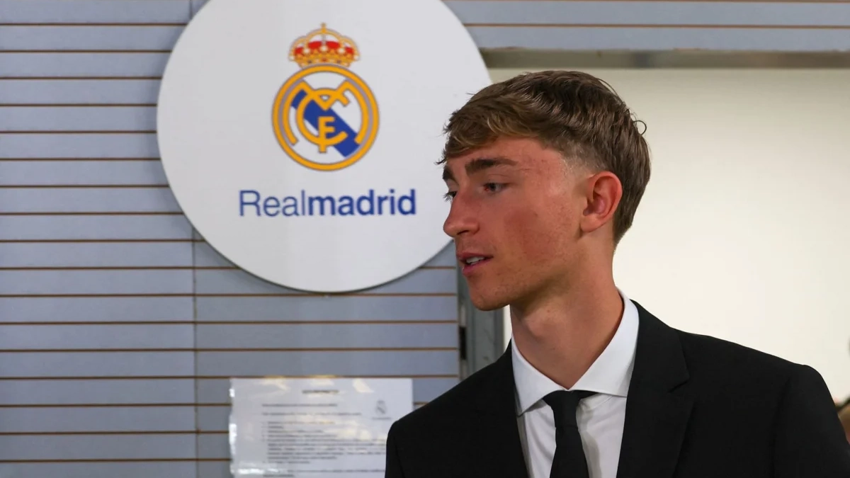 Dean Huijsen durante su presentación como jugador del Real Madrid Dean Huijsen durante su presentación como jugador del Real Madrid
