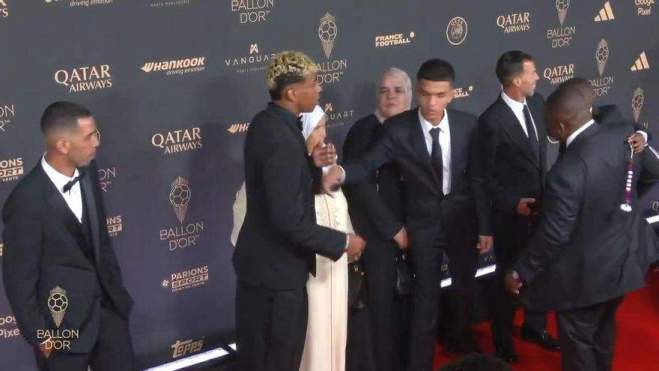 familia lamine yamal gala balon de oro familia lamine yamal gala balon de oro