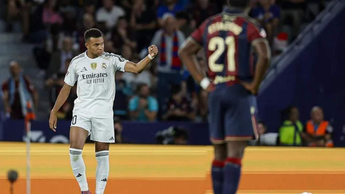 Mbappé celebrando uno de sus goles en la noche de hoy Mbappé celebrando uno de sus goles en la noche de hoy