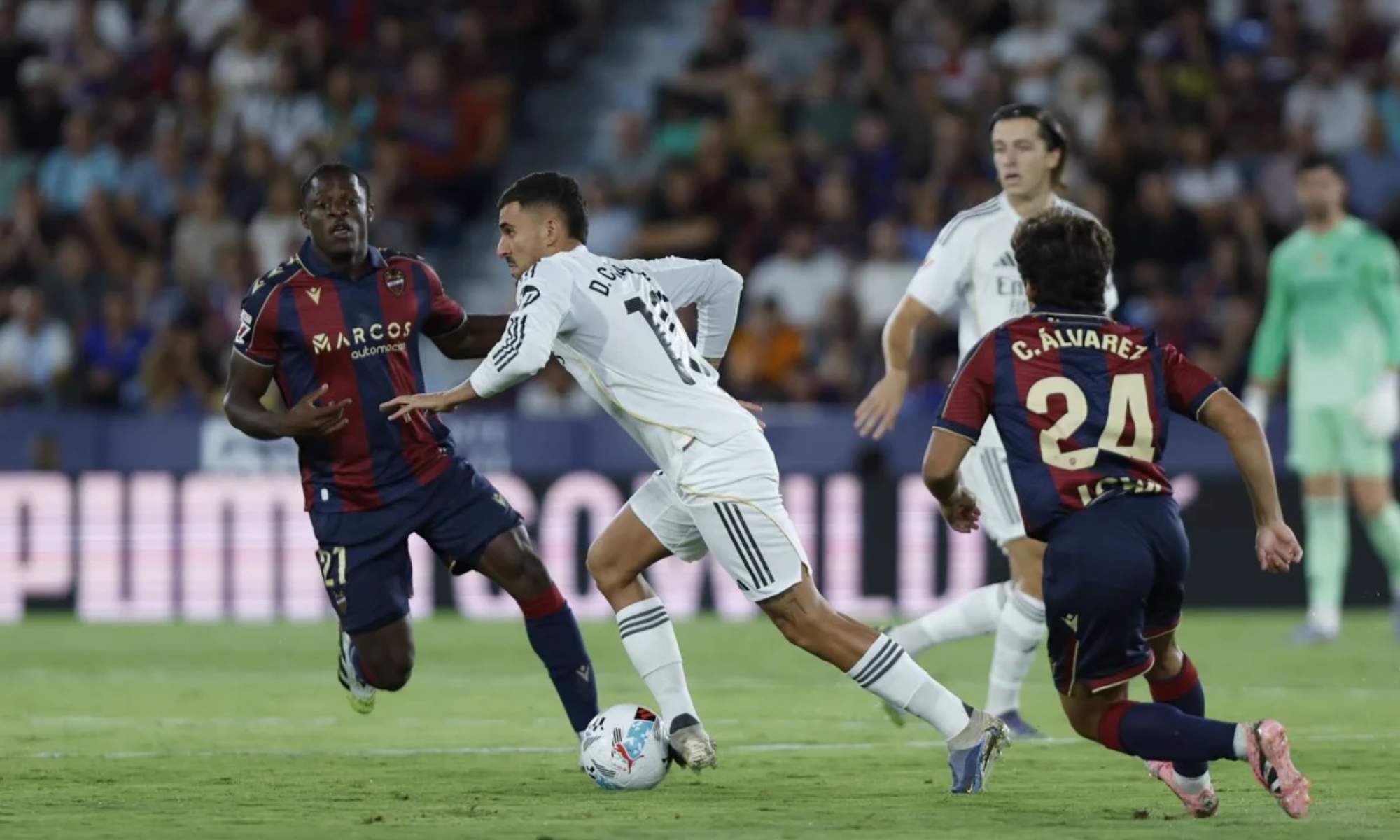 El Real Madrid ha salido más que satisfecho de Valencia luego de medirse al Levante y en el vestuario piensan que están mejor que el Barça de ahora.