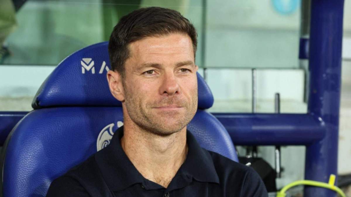 Xabi Alonso en el banquillo del Ciutat de Valencia Xabi Alonso en el banquillo del Ciutat de Valencia