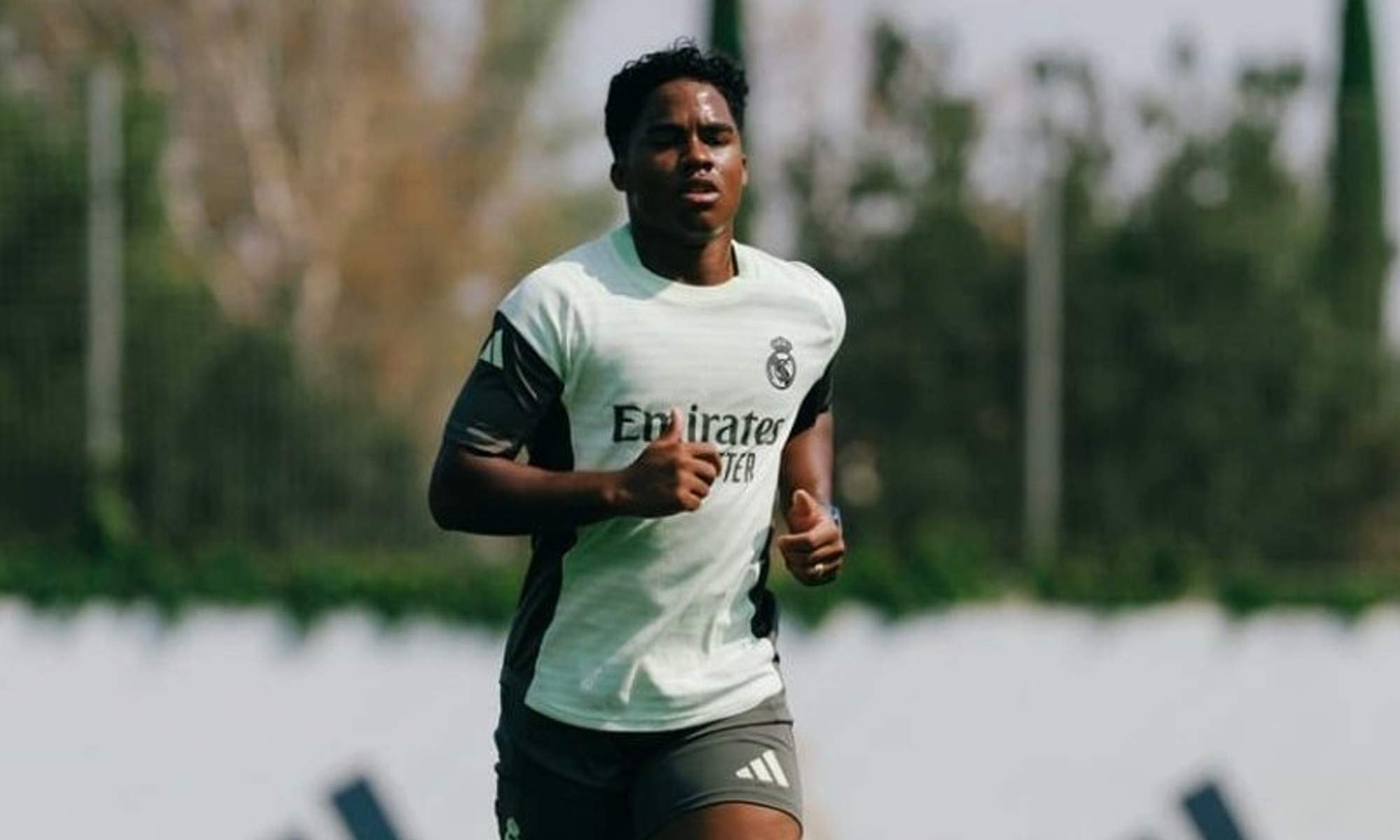 Endrick entrenándose con el Real Madrid.