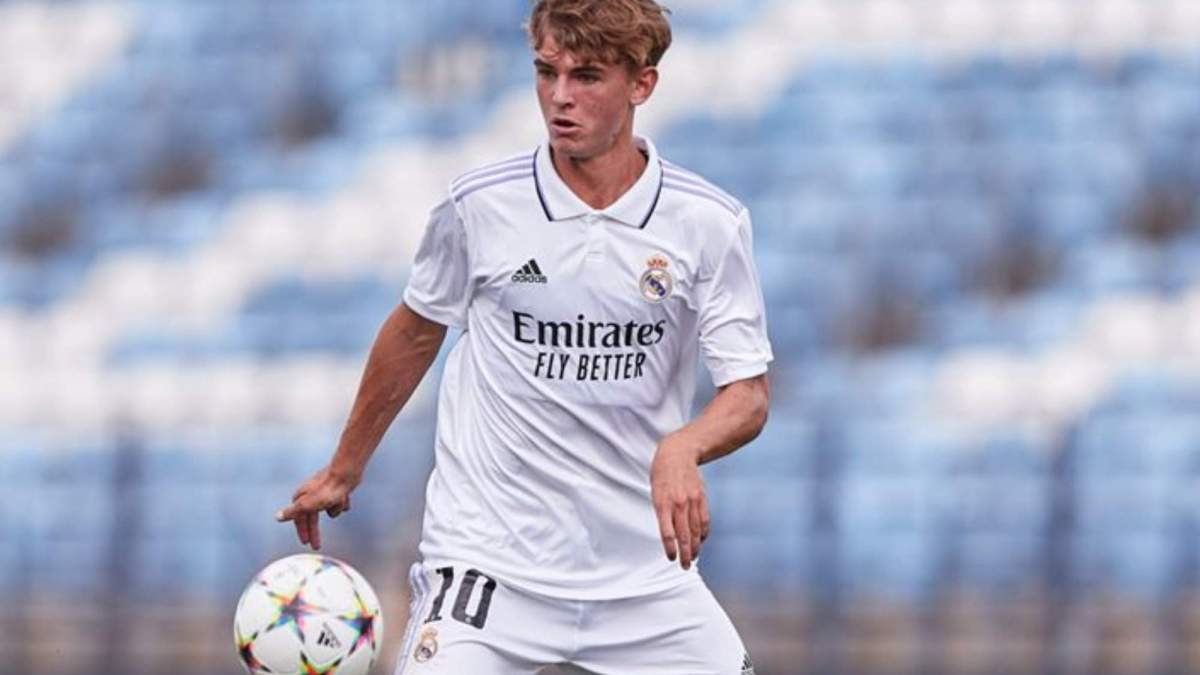 Nico Paz durante un partido con la cantera Nico Paz durante un partido con la cantera