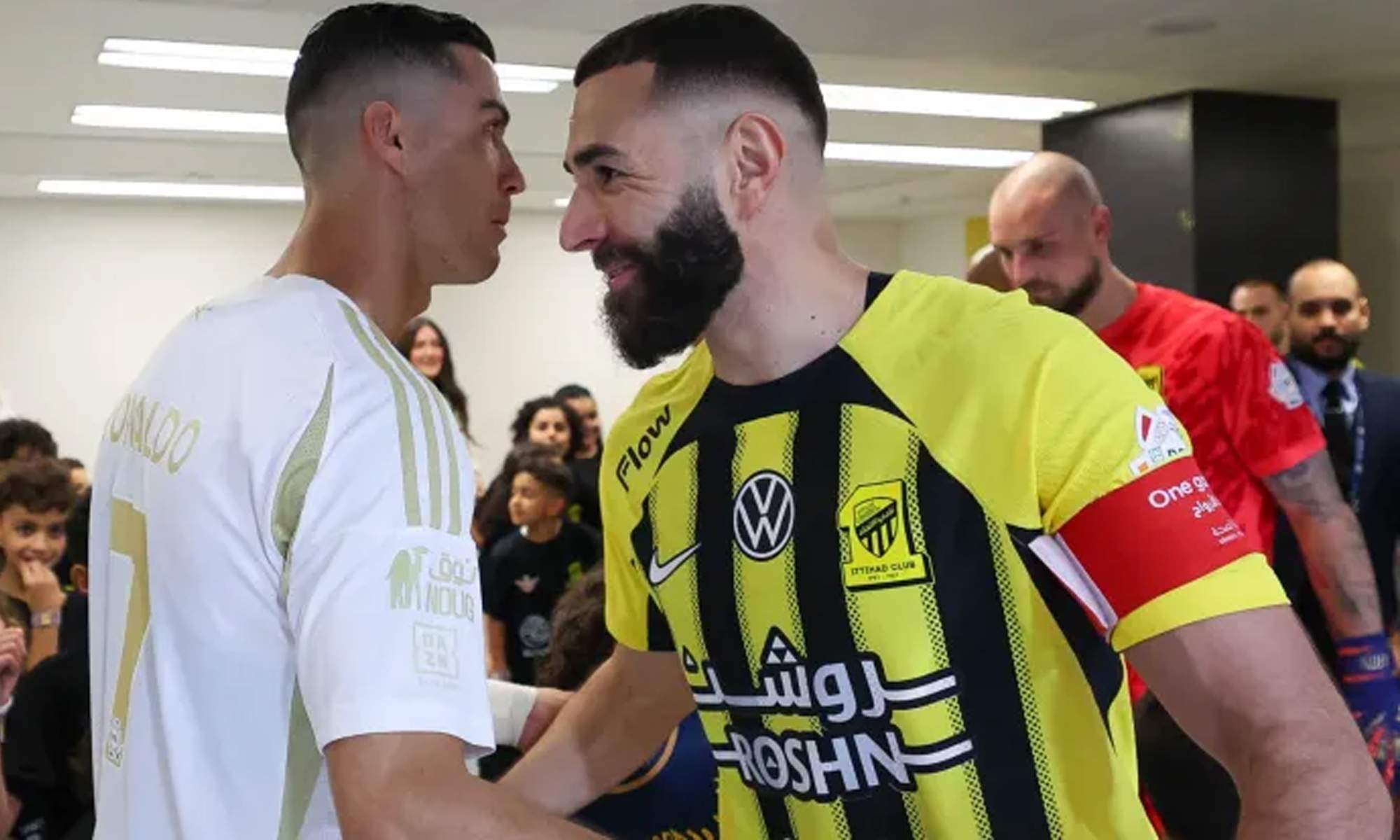 Cristiano Ronaldo y Karim Benzema enfrentándose en Arabia Saudí.