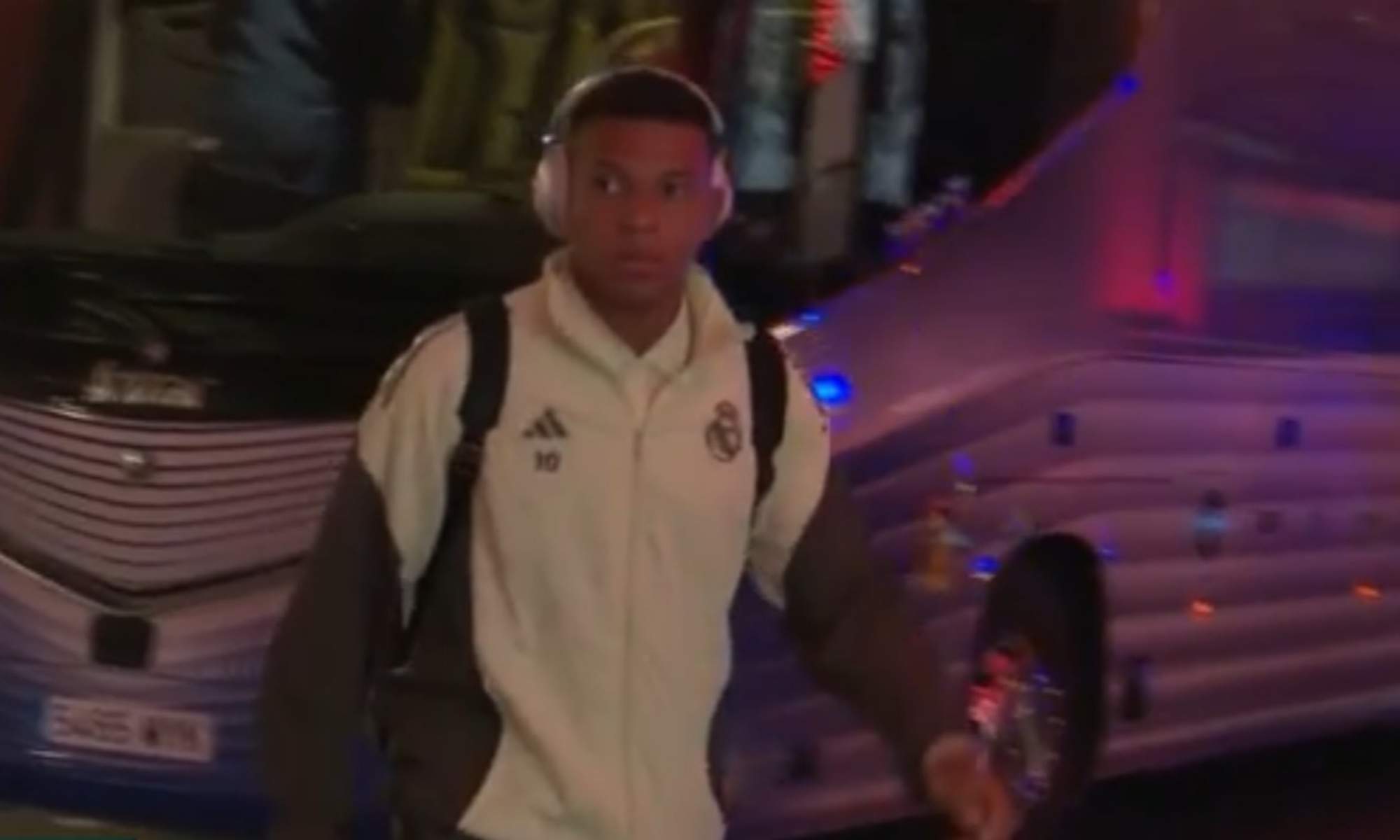 Llegada del autobús del Real Madrid al Metropolitano: 13 minutos y Mbappé concentrado