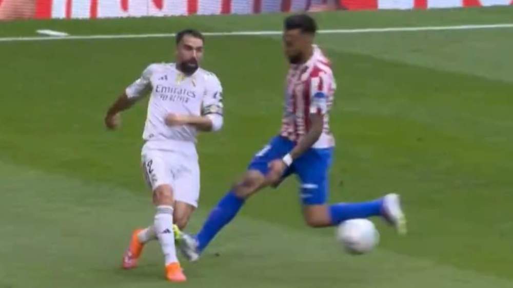 La entrada de Nico González sobre Dani Carvajal llegó en el 40'.