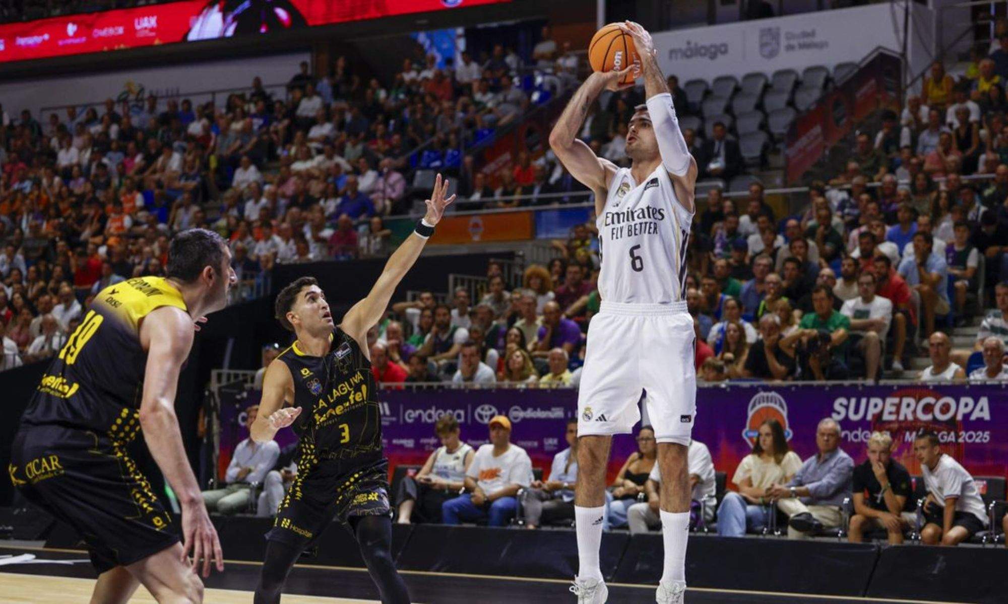 El Real Madrid busca su primer título de la temporada contra el Valencia Basket