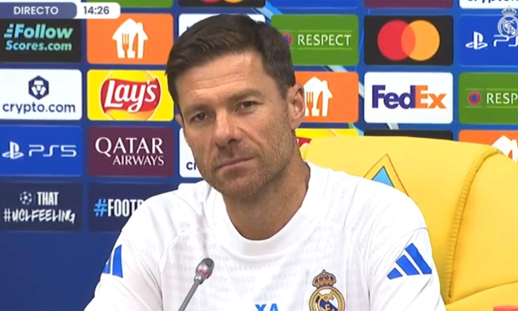 Xabi Alonso hablando en rueda de prensa.
