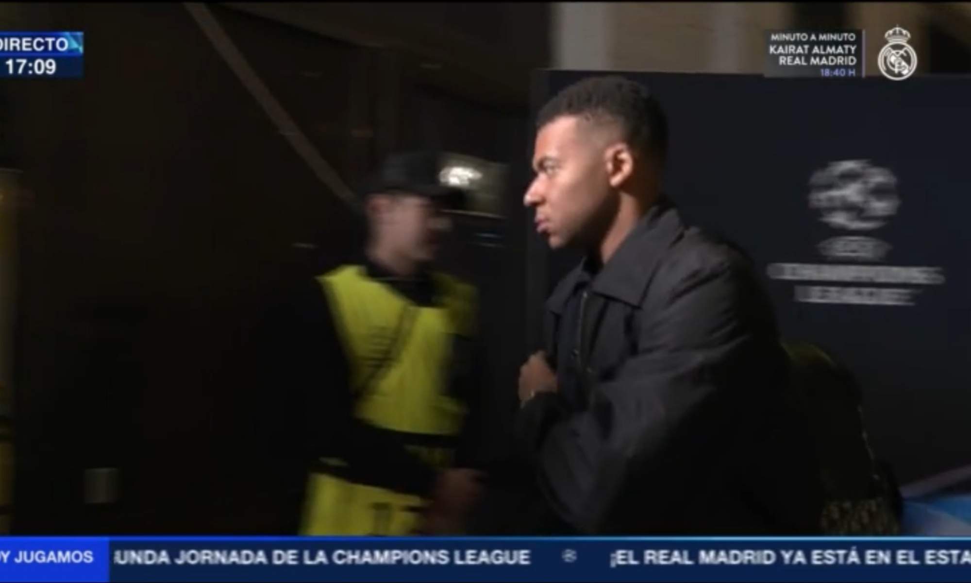 Llegada histórica del autobús del Madrid al campo del Almaty