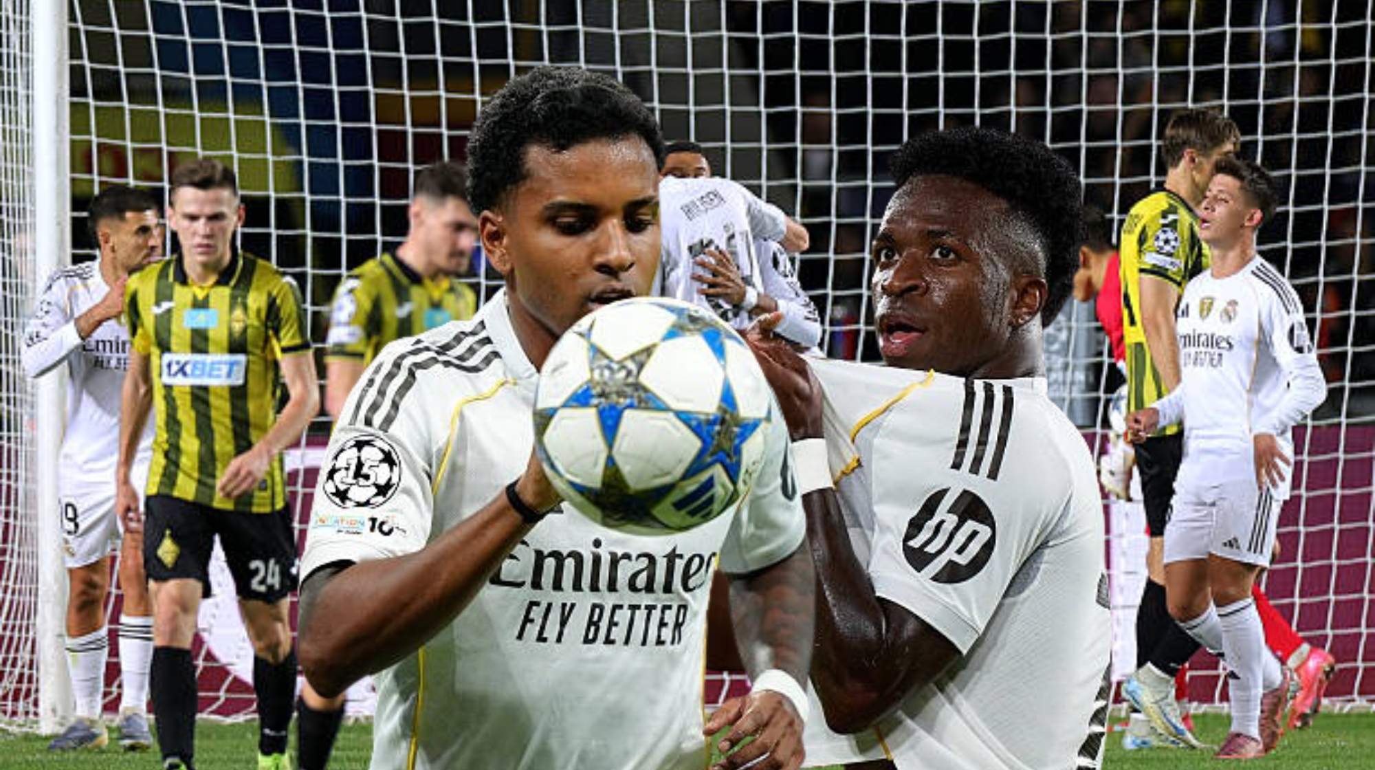 Vinicius y Rodrygo hablaron tras el pitido final. Vinicius y Rodrygo hablaron tras el pitido final.