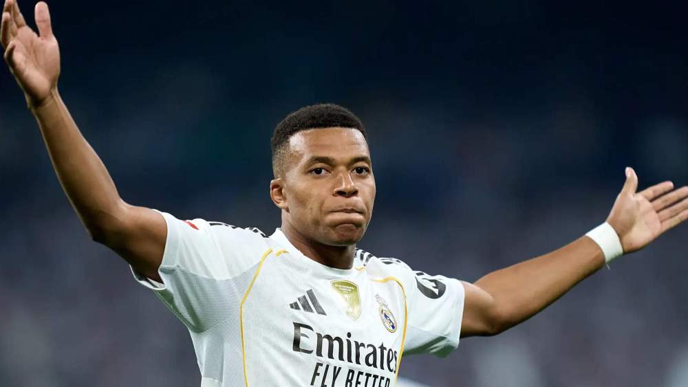 Kylian Mbappé celebrando un gol en un partido con el Real Madrid. 