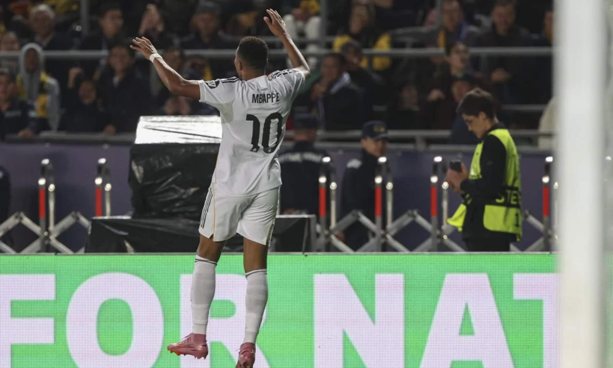 Kylian Mbappé, celebrando uno de sus goles ante el Kairat Almaty en el partido de Champions de este martes.