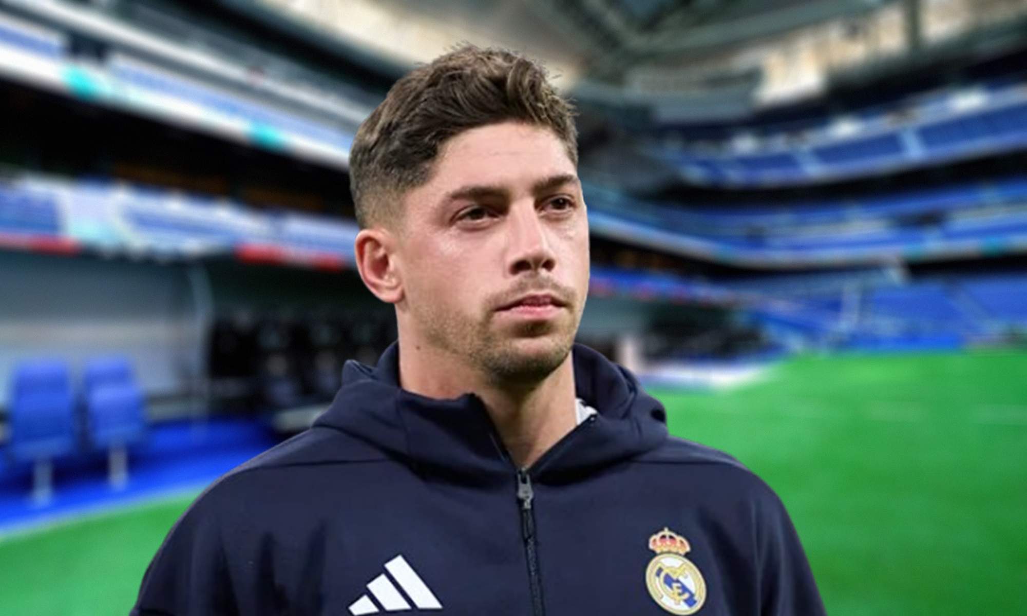 Fede Valverde con la sudadera del Real Madrid y el Santiago Bernabéu.