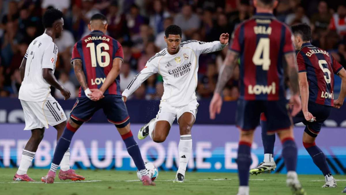 Bellingham durante el Levante Real Madrid