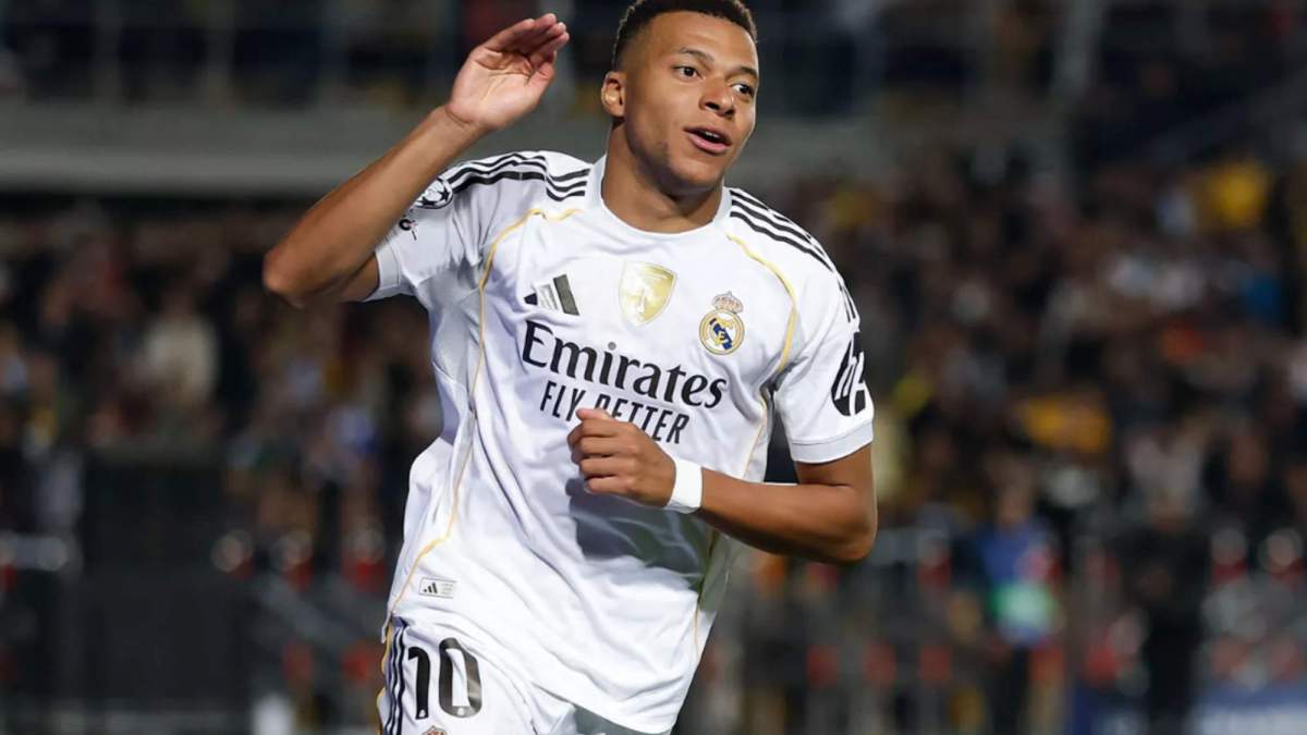 Mbappé celebrando uno de los goles ante el Kairat