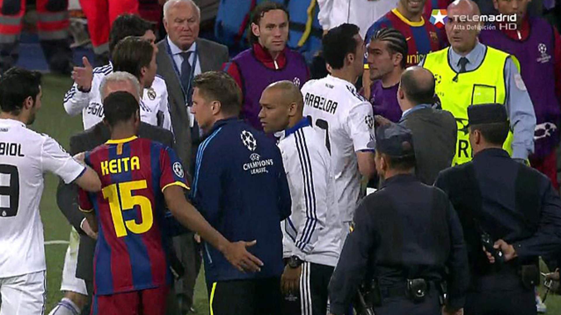Pinto confirma que agredió a Arbeloa en un Clásico para vengar a Villa e Iniesta: "Le dí" 