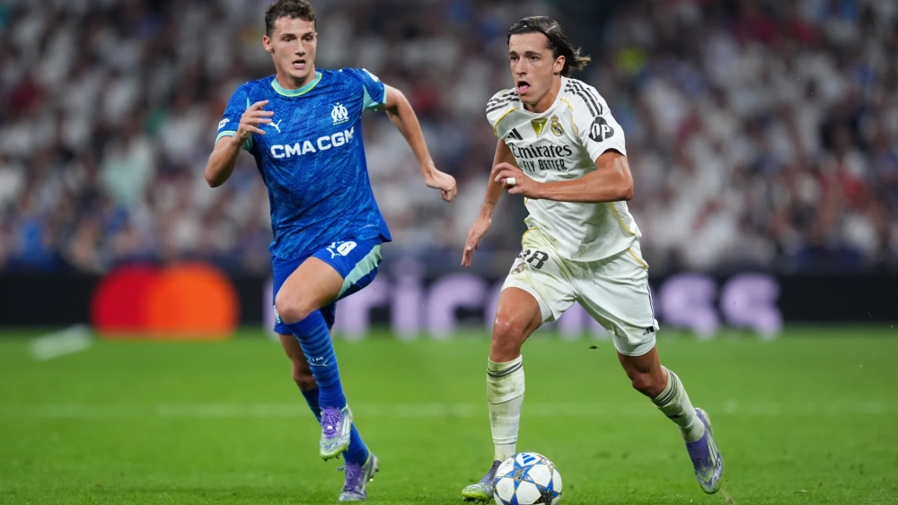 Álvaro Carreras durante el partido contra el Marsella