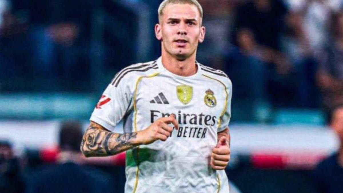 Franco Mastantuono durante el partido de esta noche contra el Villarreal