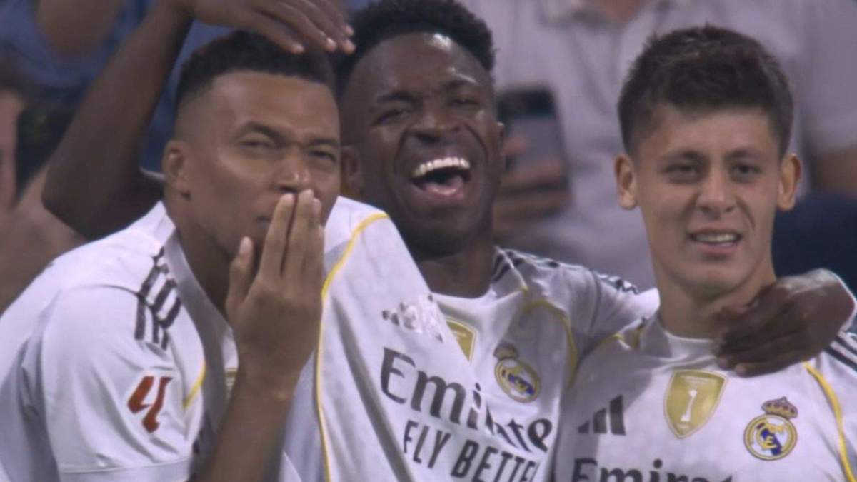 Kylian Mbappé, Vinícius Jr. y Arda Güler celebran un gol anotado al Villarreal
