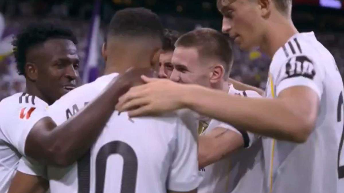 Varios jugadores del Real Madrid celebran un gol marcado contra el Villarreal Varios jugadores del Real Madrid celebran un gol marcado contra el Villarreal