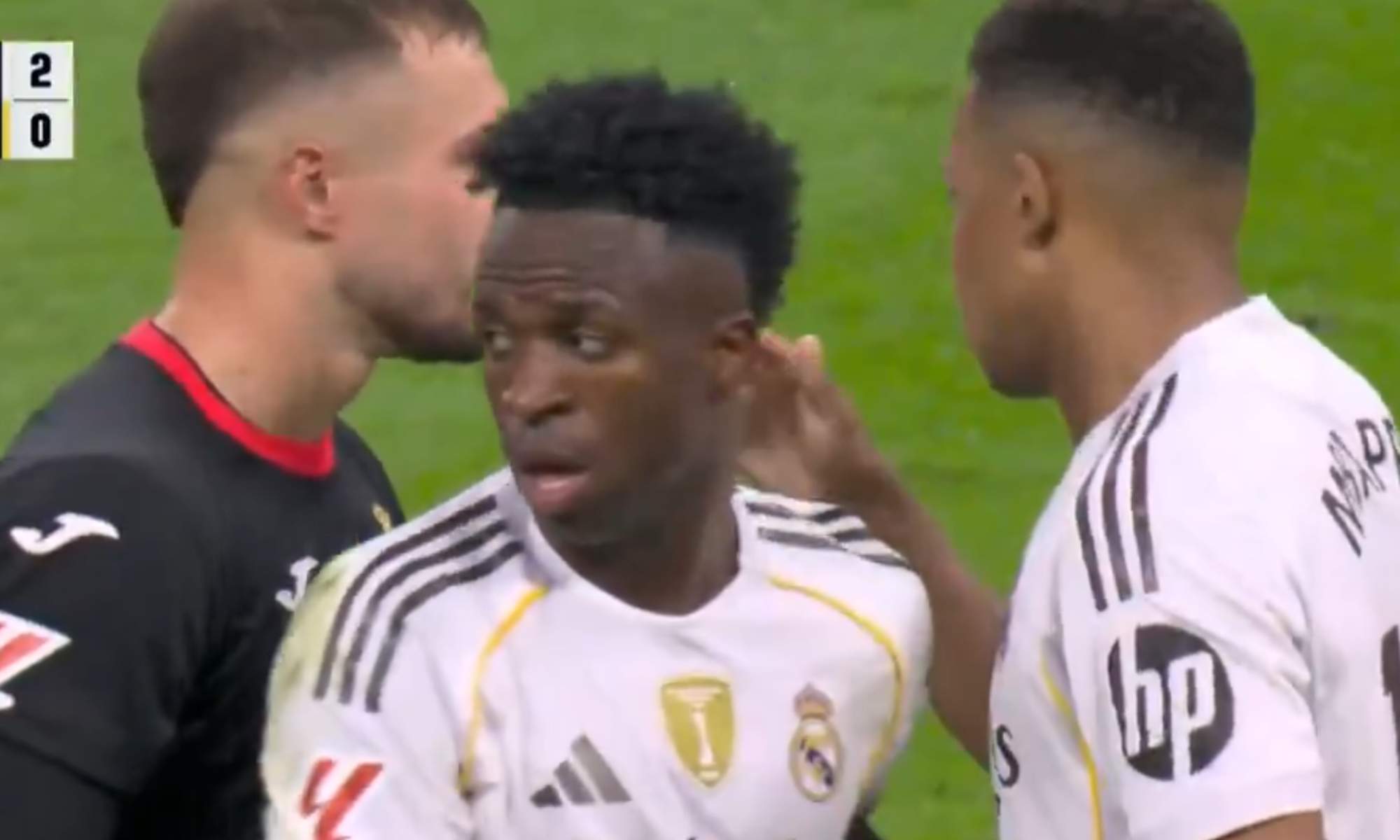 Mbappé tuvo un gran detalle con Vinicius