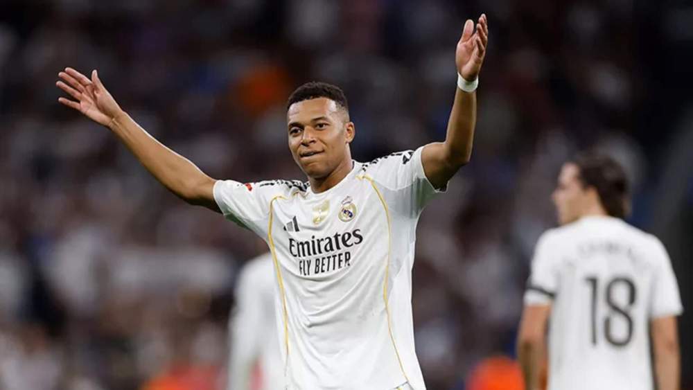 kylian mbappe celebra gol