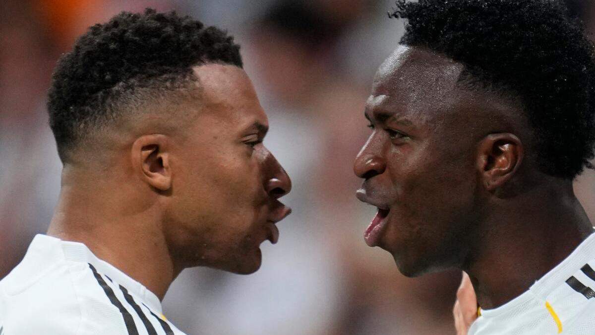 Kylian Mbappé y Vinícius Júnior celebrando un gol. Kylian Mbappé y Vinícius Júnior celebrando un gol.