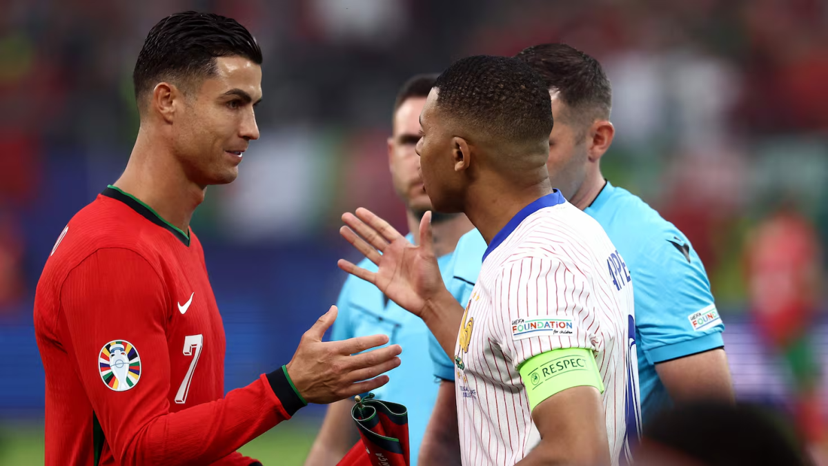 cristiano ronaldo kylian mbappe saludo