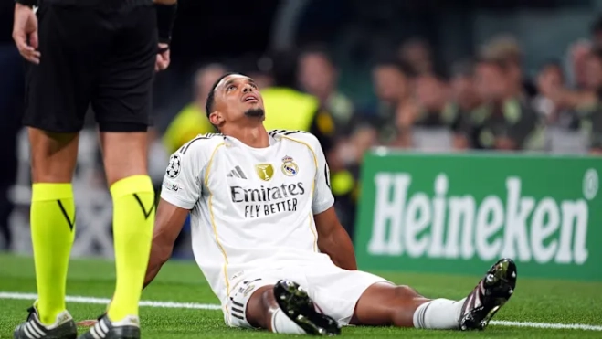 Trent Alexander-Arnold lesionado en un partido con el Real Madrid. Trent Alexander-Arnold lesionado en un partido con el Real Madrid.