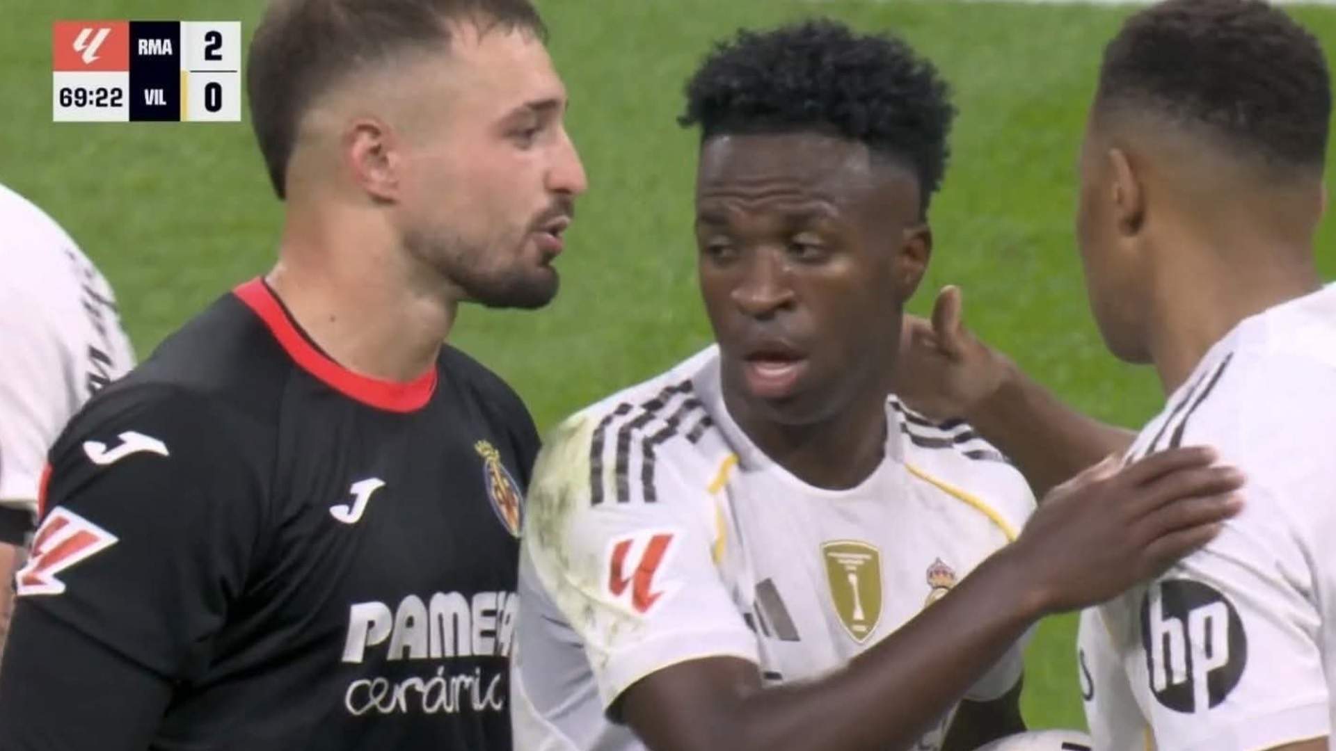 Así intentó Arnau Tenas que Mbappé tirase el penalti y no Vinicius: la secuencia completa